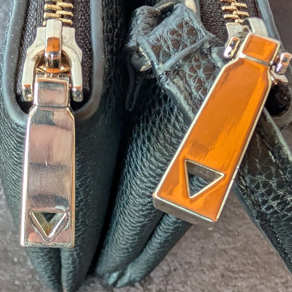 GUESS Black Pebbled Faux Leather Double Zip Crossbody Wristlet - Picture 4 of 11